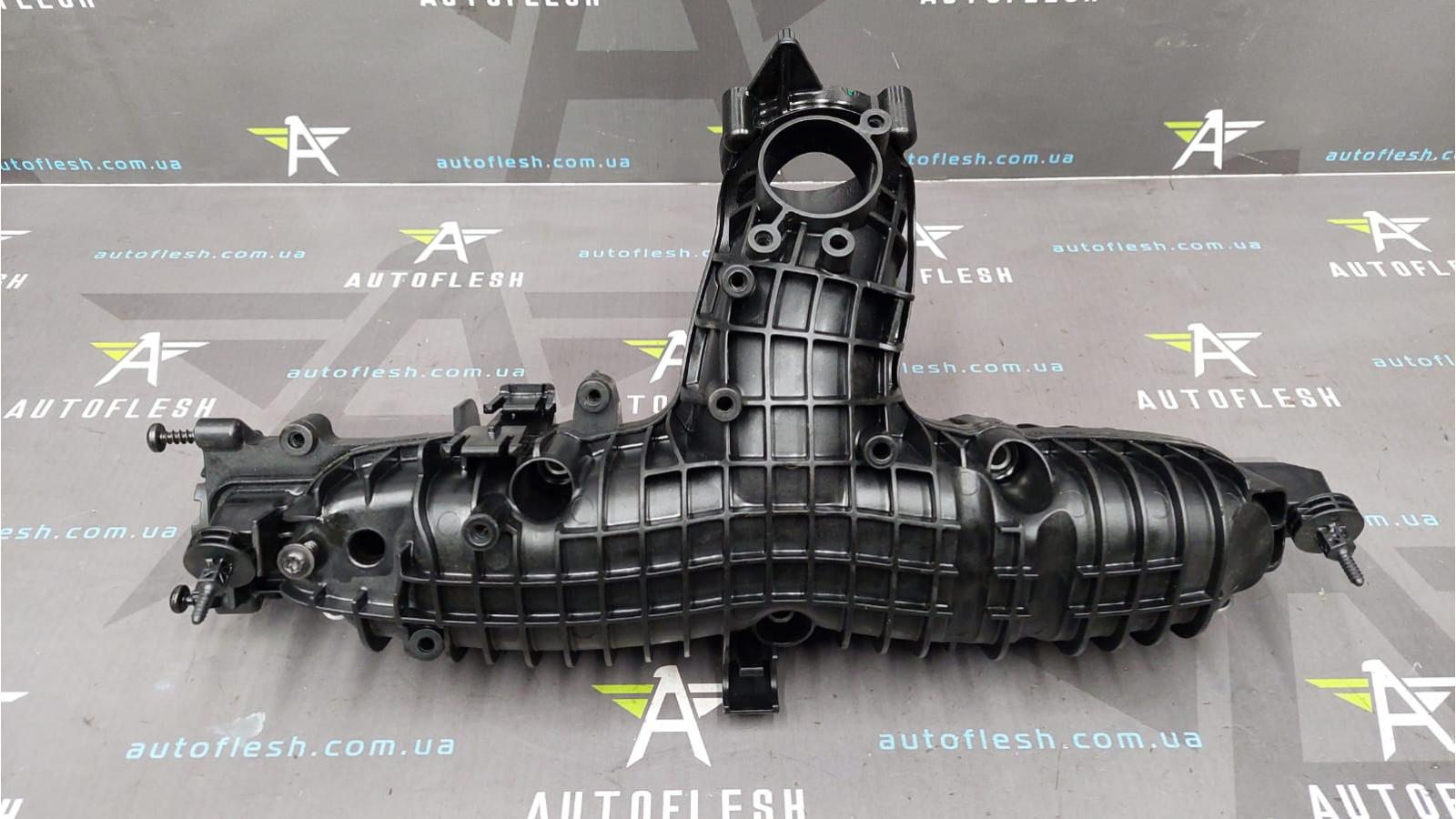 Коллектор впускной 31431955, 2.0 D Volvo вольво бу